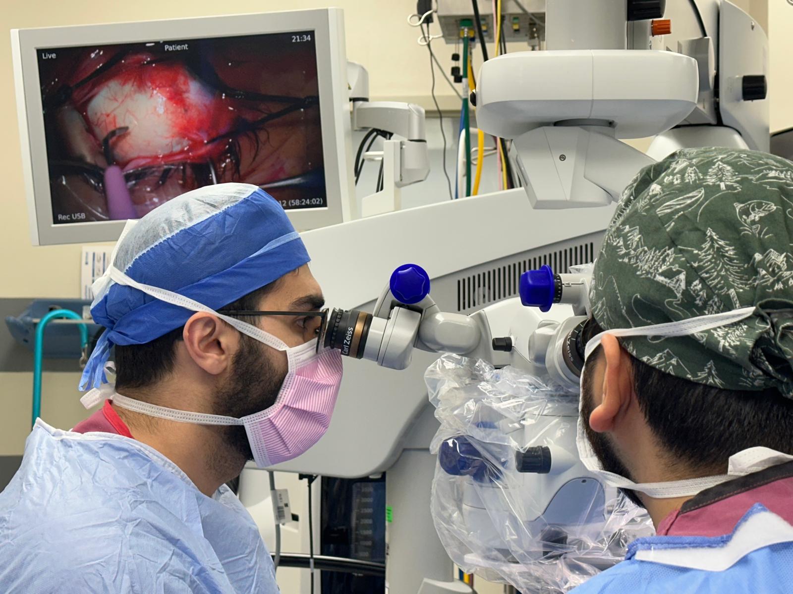 Abdullah Abou-Samra performing retinal surgery